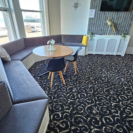 Oyo Marine Parade Hotel, Eastbourne Pier Eksteriør billede