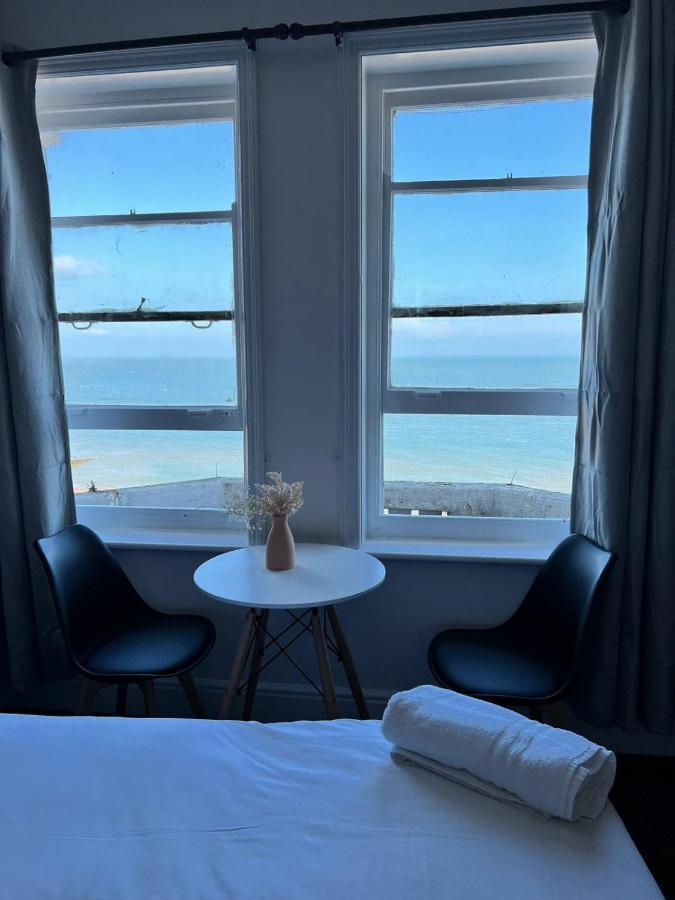 Oyo Marine Parade Hotel, Eastbourne Pier Eksteriør billede