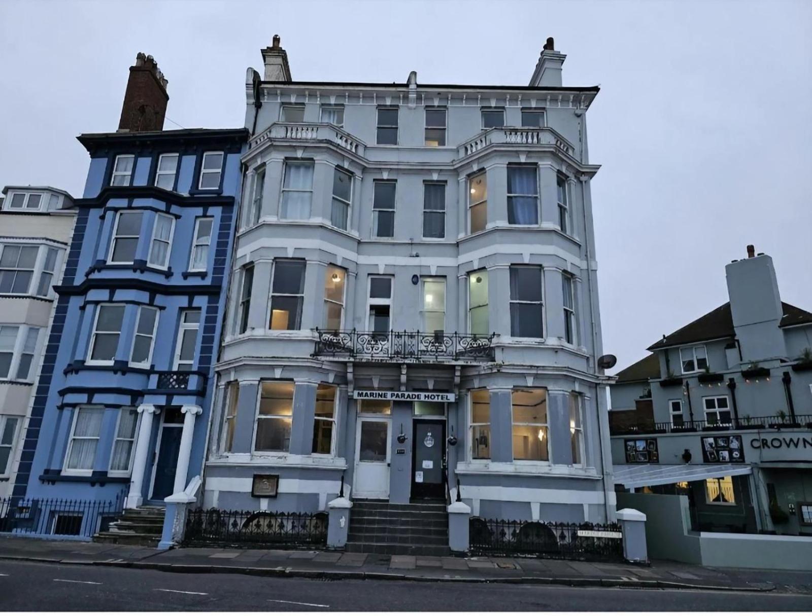 Oyo Marine Parade Hotel, Eastbourne Pier Eksteriør billede